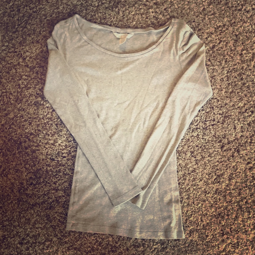 Women’s long sleeve shirt.